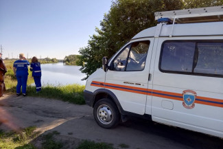 В Пензенском районе спасатели вытащили из реки труп мужчины
