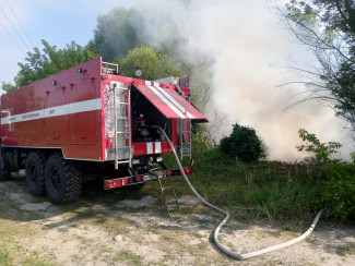 Пензенские спасатели помогли потушить пожар в селе Чаадаевка