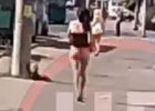 В центре Пензы сняли на видео голую окровавленную женщину, бегающую за прохожими