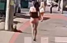 В центре Пензы сняли на видео голую окровавленную женщину, бегающую за прохожими