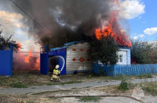 В Кузнецке Пензенской области из горящего дома спасли двух человек