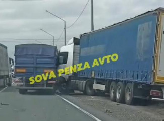 На трассе Тамбов – Пенза случилась страшная авария с тремя грузовиками