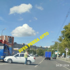 На улице Луначарского в Пензе легковушка врезалась в автокран