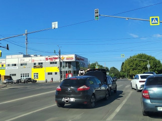 В Пензе столкнувшиеся машины перекрыли полосу на въезд в Засечное