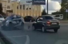 На видео попал момент жесткого столкновения машин в пензенском Шуисте