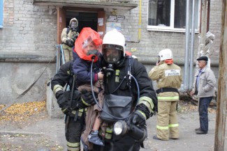 В Пензе пожарные вытащили из огня 17 человек