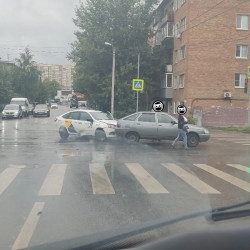 На Южной поляне в Пензе произошла авария с участием такси