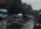 На улице Беляева в Пензе автомобиль провалился в большую яму