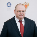 Губернатор Олег Мельниченко поздравил с праздником нефтяников и газовиков