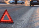 На трассе в Пензе мужчина на мопеде врезался в стоящий автомобиль