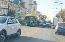 На улице Кирова в Пензе образовалась пробка из-за ДТП с автобусом