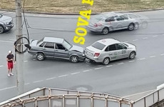 На проспекте Победы в Пензе случилась авария с участием такси
