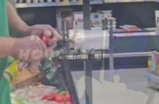 В пензенском супермаркете обрабатывают фрукты отравой для тараканов – соцсети