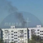 На улице Леонова в Пензе полыхает дом