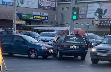 В пензенском микрорайоне Шуист произошла авария, движение осложнено