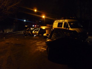 В Пензе в ДТП попали сразу четыре автомобиля. Пострадали люди
