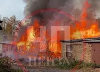 На улице Комсомольской в Пензе загорелись сараи