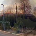 На улице Каракозова в Пензе полыхает дом