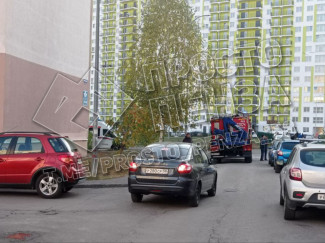 К пензенской школе №78 срочно приехали пожарные и скорая