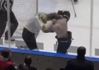 Игрок пензенского Дизеля избил соперника на матче в Саратове и сорвал с него форму
