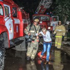 В Пензенской области спасатели вынесли женщину из горящей квартиры