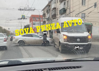 В Пензе из-за аварии парализовало улицу Суворова