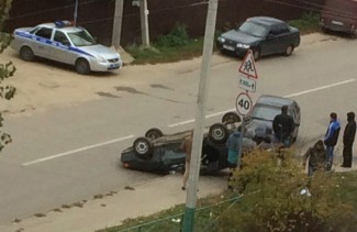 В Ахунах перевернулся легковой автомобиль, за рулем которого была 18-летняя девушка