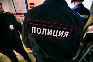 Голого мужчину, сидевшего на проезжей части у «Суворовского», увезли в больницу