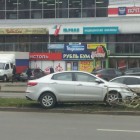 В Пензе легковушка пробила ограждение у ТЦ «Онежский» 