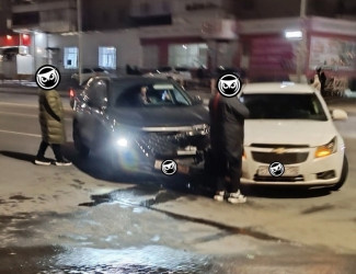 В пензенском микрорайоне ГПЗ жестко столкнулись две машины