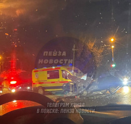 На помощь пострадавшим в ДТП на Окружной приехала реанимация