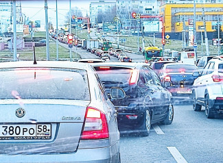 В Пензе замер в пробке проспект Строителей