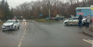 На улице Ново-Тамбовской в Пензе случилась жесткая авария с участием такси