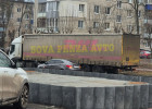 На улице Минской в Пензе столкнулись фура и легковушка