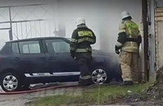 В одном из пензенских автосервисов загорелась машина