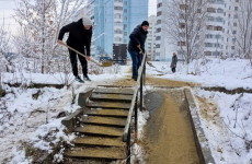 В Железнодорожном районе Пензы обработали улицы противогололедными средствами