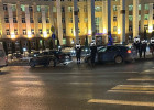 В центре Пензы столкнулись две легковушки, движение осложнено
