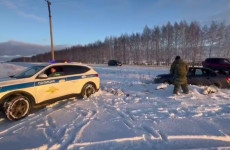 В Лунинском районе автоинспекторы помогли автоледи выбраться из снежного заноса