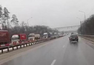 На трассе под Пензой парализовано движение транспорта