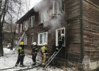 На улице Стрелочной в Пензе из горящего дома спасли пятерых человек