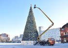 На площади Ленина в Пензе начали демонтаж новогодней елки