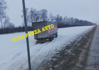 В Пензенской области фура слетела с трассы