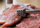 Пензенец хотел убить жену молотком для отбивания мяса за отказ разводиться