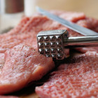 Пензенец хотел убить жену молотком для отбивания мяса за отказ разводиться