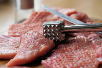 Пензенец хотел убить жену молотком для отбивания мяса за отказ разводиться