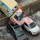 В Пензе на припаркованные машины упала ГАЗель