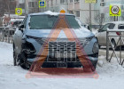 В Пензе китайская иномарка протаранила дорожное ограждение