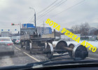 На улице Баумана в Пензе из кузова машины высыпался груз, движение осложнено
