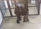 В Пензе двое подростков украли кофейный аппарат самообслуживания