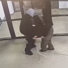 В Пензе двое подростков украли кофейный аппарат самообслуживания